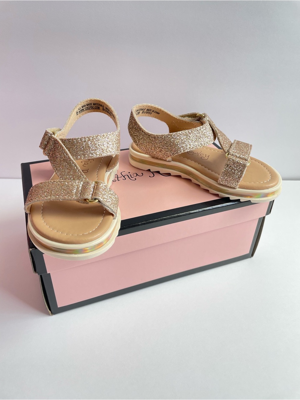 Cynthia Rowley Kids Glitter Gold Sandals size 6 little kids